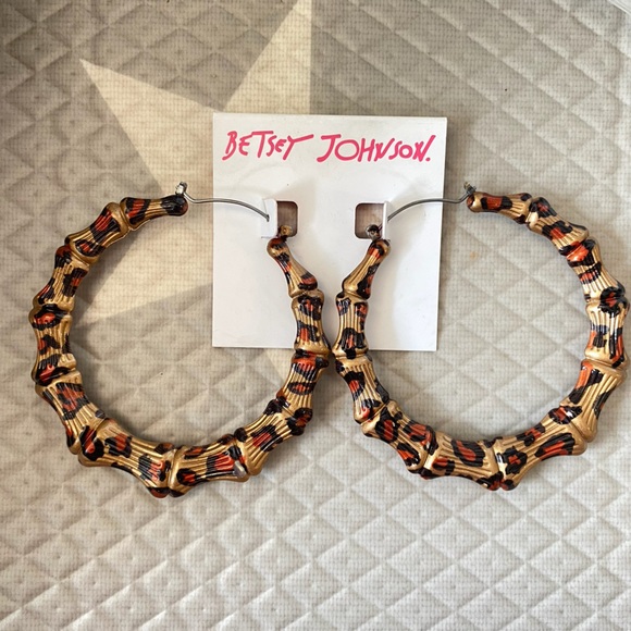 BETSEY JOHNSON Large Gold-Tone Leopard Animal-Print Bamboo Hoop Earrings 2-1/2" - Picture 3 of 6